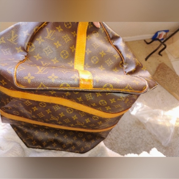 Louis Vuitton Monogram Bandoulier Keepall 55 - Picture 4 of 16